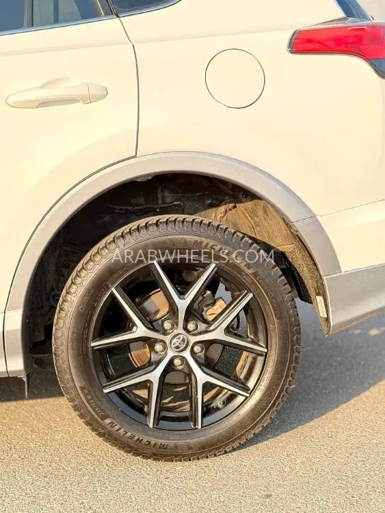 تويوتا راف 4 2017 for Sale in دبي Image-13