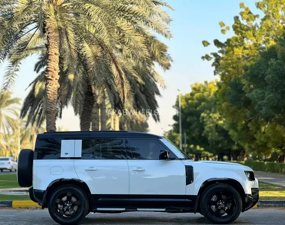 Land Rover Defender 2023 for Sale in Sharjah Image-2