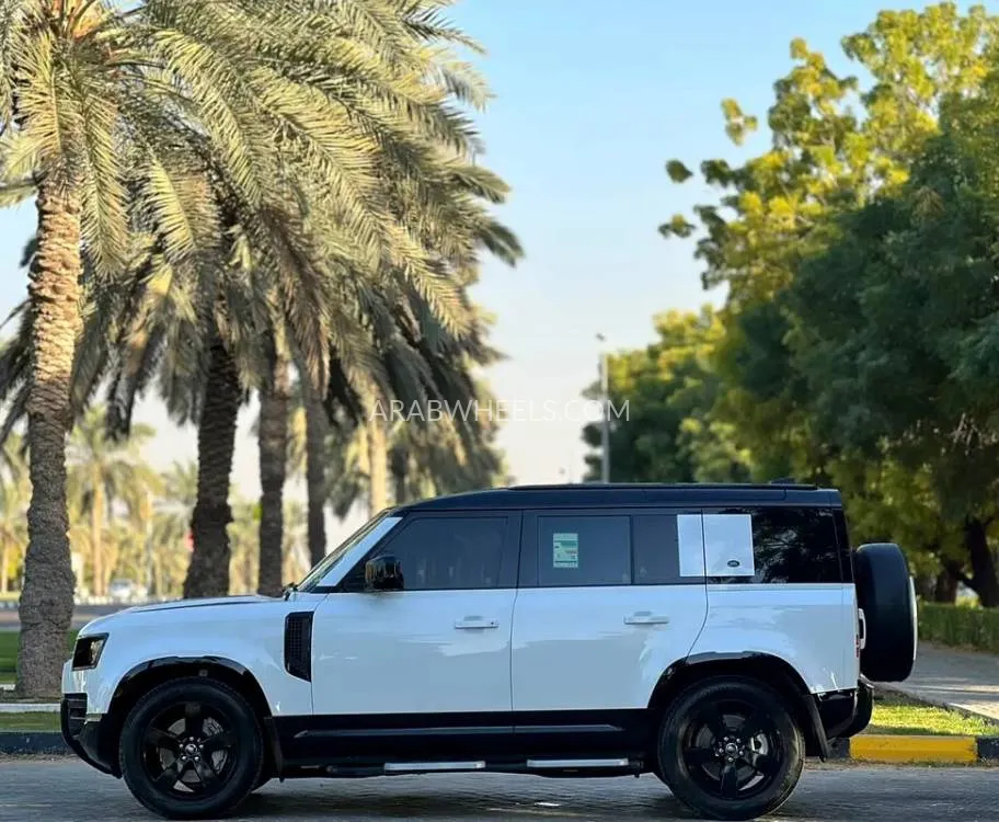 Land Rover Defender 2023 for Sale in Sharjah Image-9