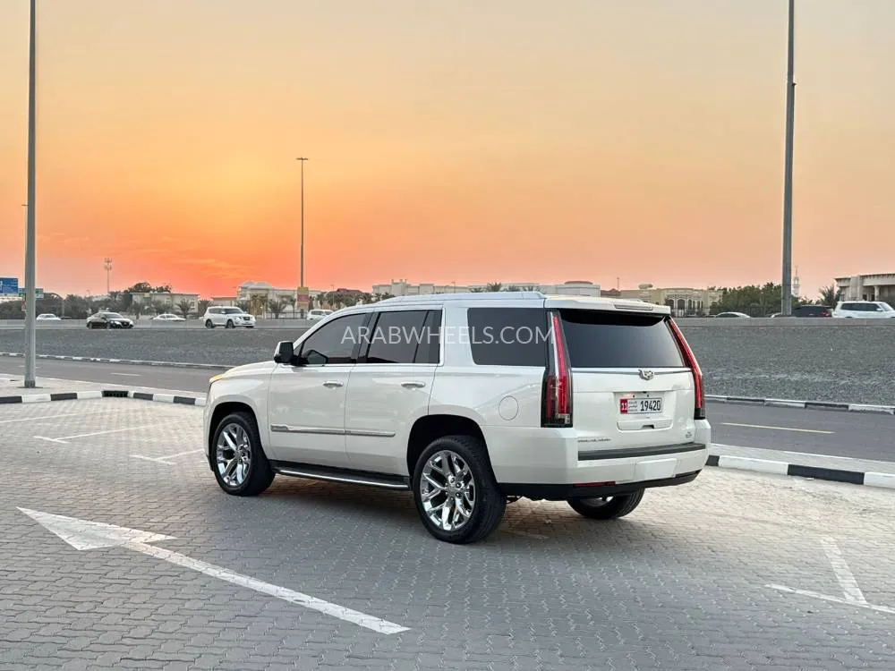 كاديلاك إسكاليد 2015 for Sale in الشارقة Image-4