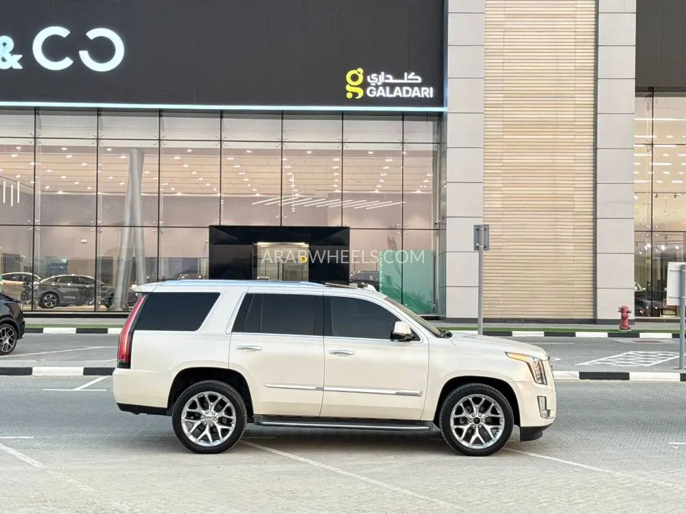 كاديلاك إسكاليد 2015 for Sale in الشارقة Image-7