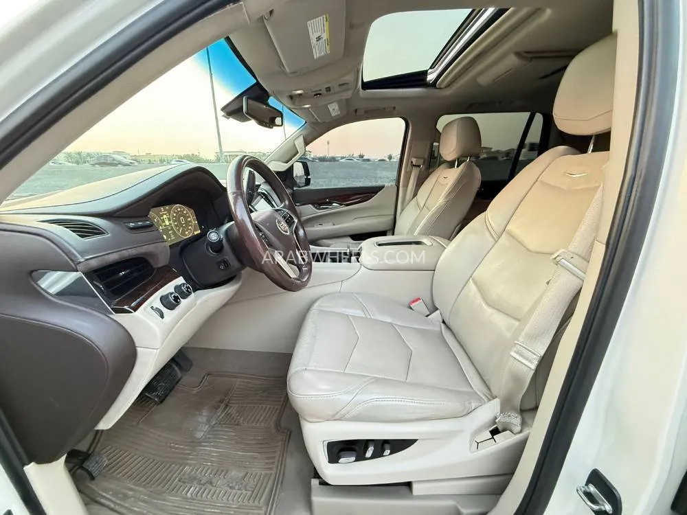 كاديلاك إسكاليد 2015 for Sale in الشارقة Image-22