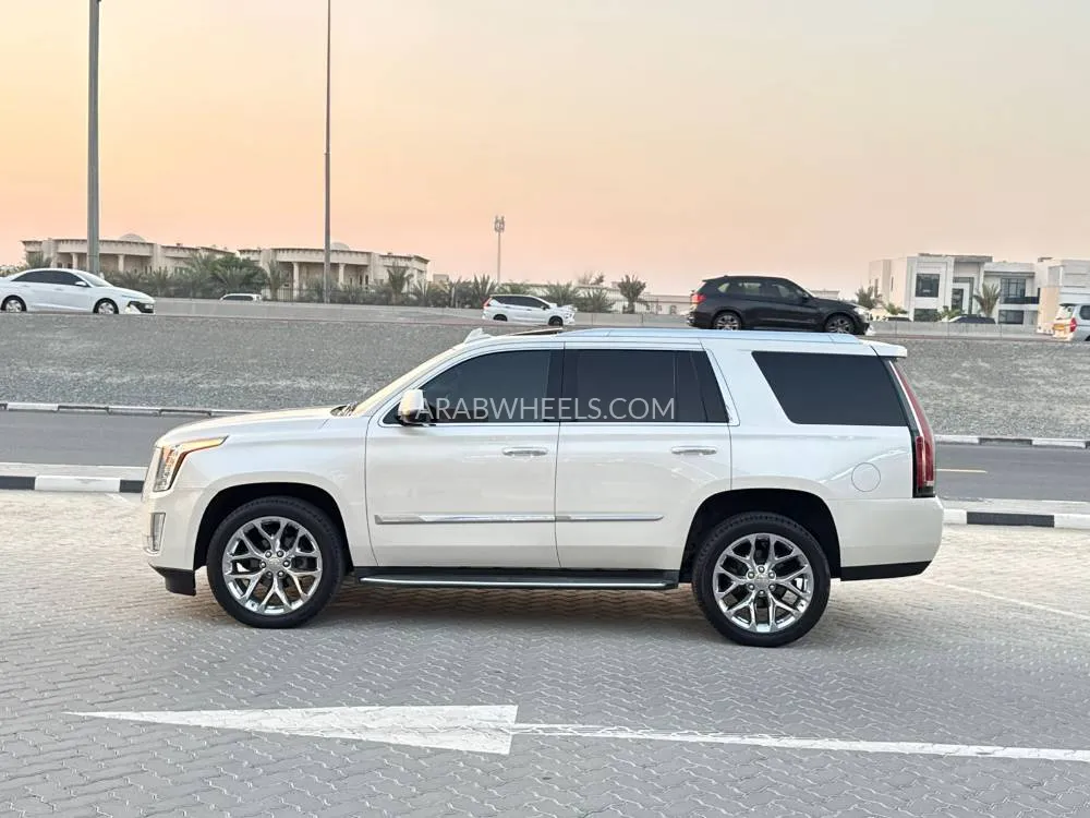 كاديلاك إسكاليد 2015 for Sale in الشارقة Image-25