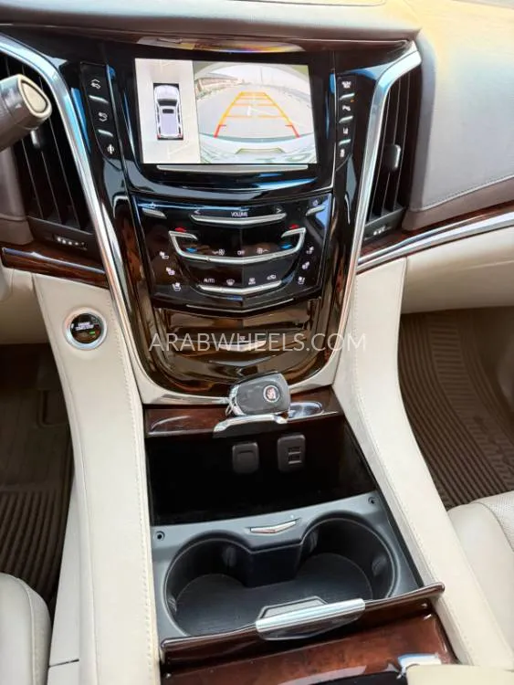 كاديلاك إسكاليد 2015 for Sale in الشارقة Image-26