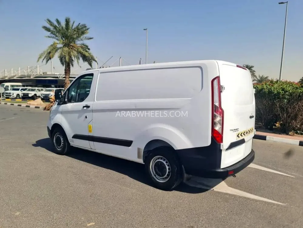 Ford Transit 2021 for Sale in Dubai Image-11