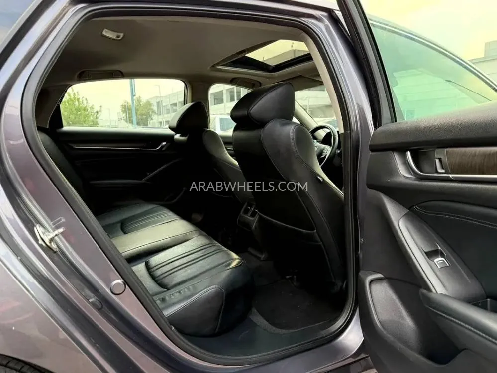 Honda Accord 2018 for Sale in Sharjah Image-7