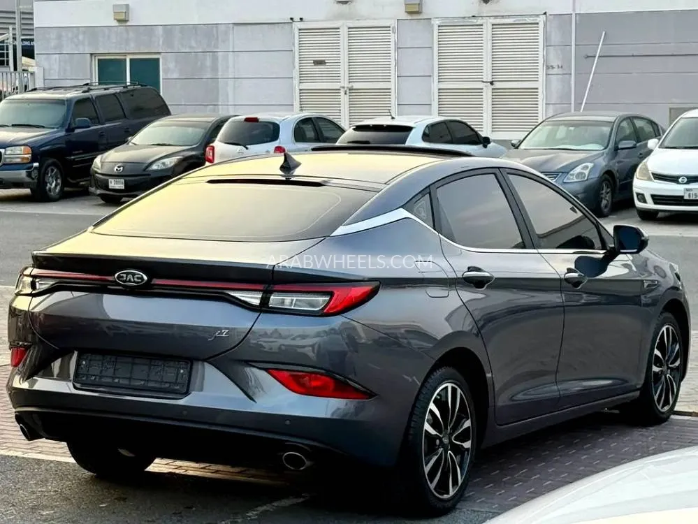 JAC J7 2023 for Sale in Sharjah Image-2