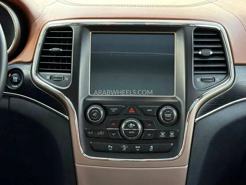 Jeep Cherokee 2015 for Sale in Sharjah Image-5