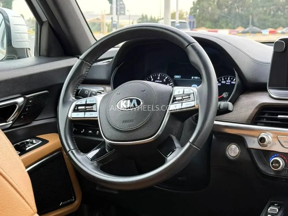 Kia Telluride 2020 for Sale in Sharjah Image-4