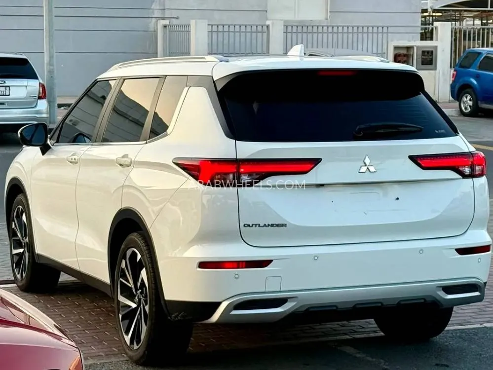Mitsubishi Outlander 2025 for Sale in Sharjah Image-3