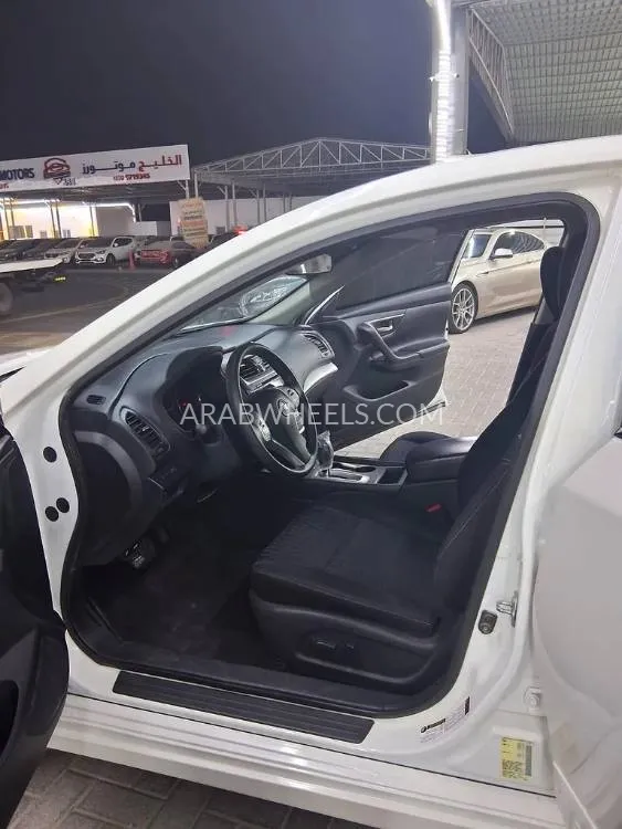 Nissan Altima 2017 for Sale in Ajman Image-9