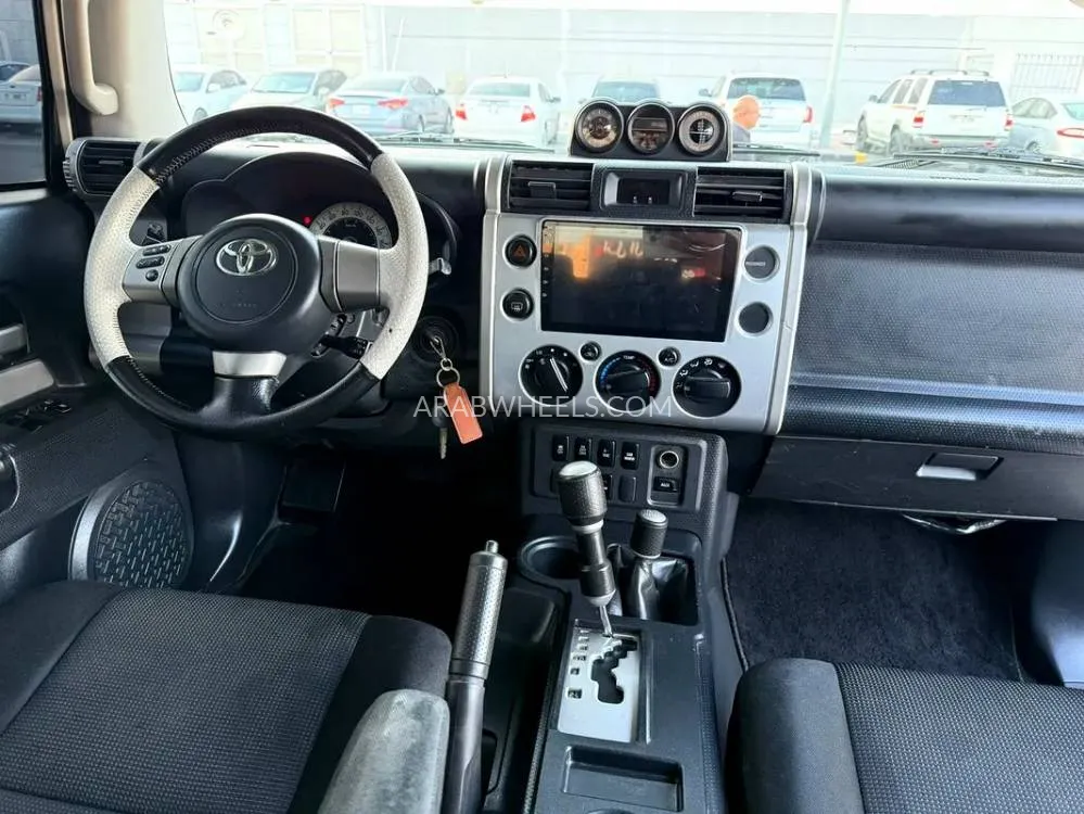 Toyota FJ Cruiser 2009 for Sale in Sharjah Image-4
