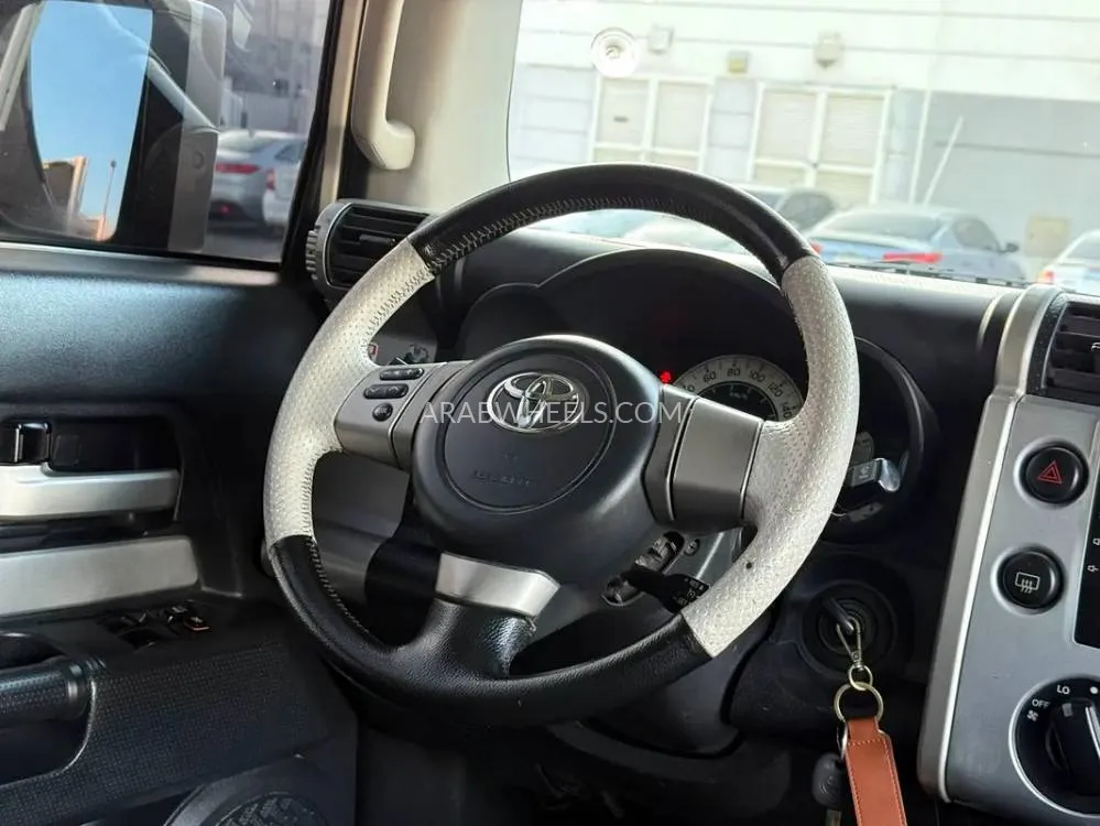 Toyota FJ Cruiser 2009 for Sale in Sharjah Image-5