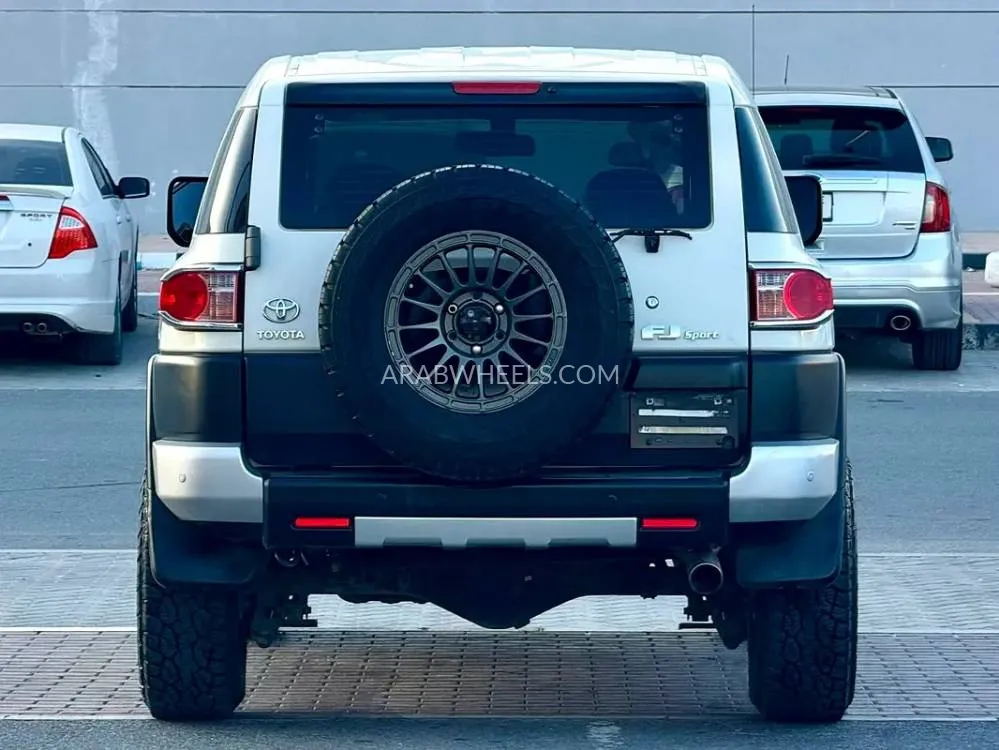 Toyota FJ Cruiser 2009 for Sale in Sharjah Image-7