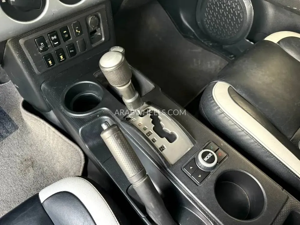 Toyota FJ Cruiser 2015 for Sale in Sharjah Image-9