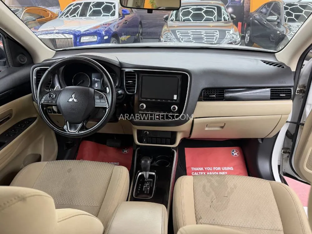 Mitsubishi Outlander 2023 for Sale in Dubai Image-11