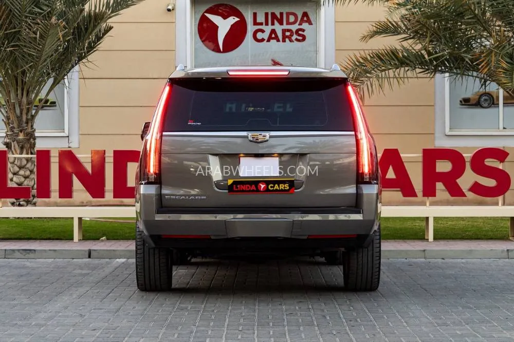 كاديلاك إسكاليد 2018 for Sale in دبي Image-6