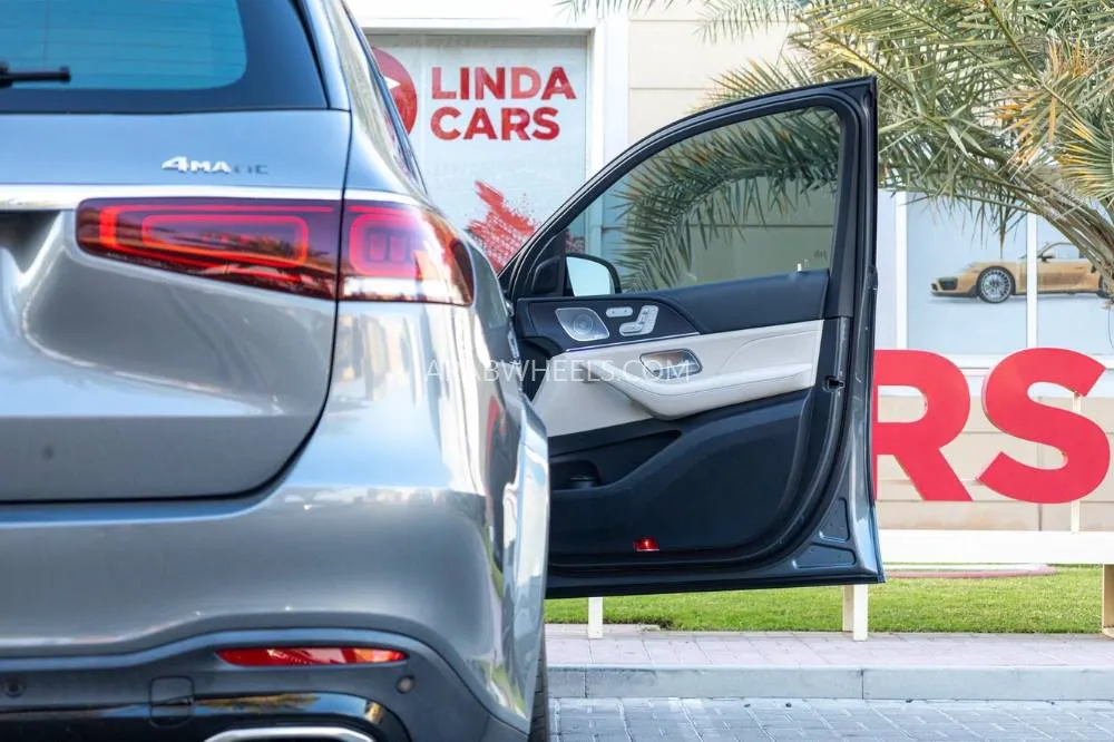 Mercedes Benz GLS 2022 for Sale in Dubai Image-10