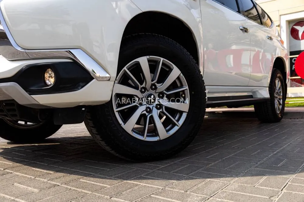 Mitsubishi Montero Sport 2019 for Sale in Dubai Image-11