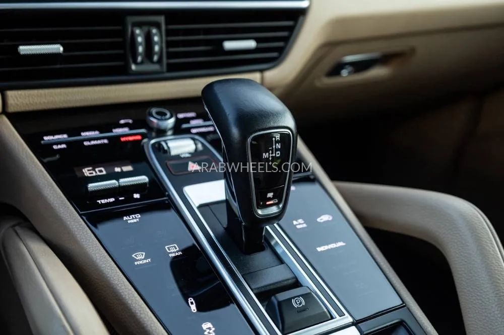 Porsche Cayenne 2019 for Sale in Dubai Image-23