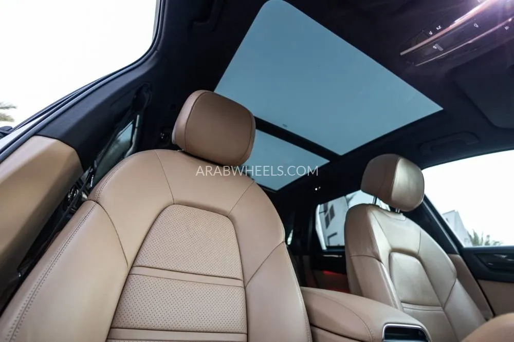 Porsche Cayenne 2019 for Sale in Dubai Image-25