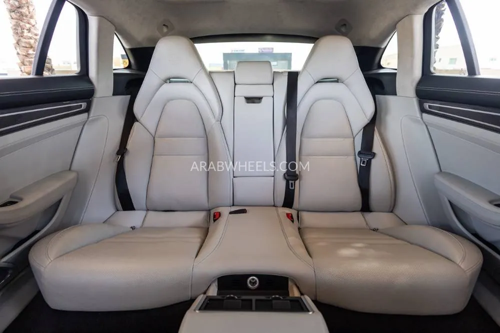 Porsche Panamera 2018 for Sale in Dubai Image-24