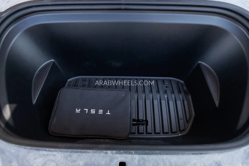 Tesla Model Y 2023 for Sale in Dubai Image-26