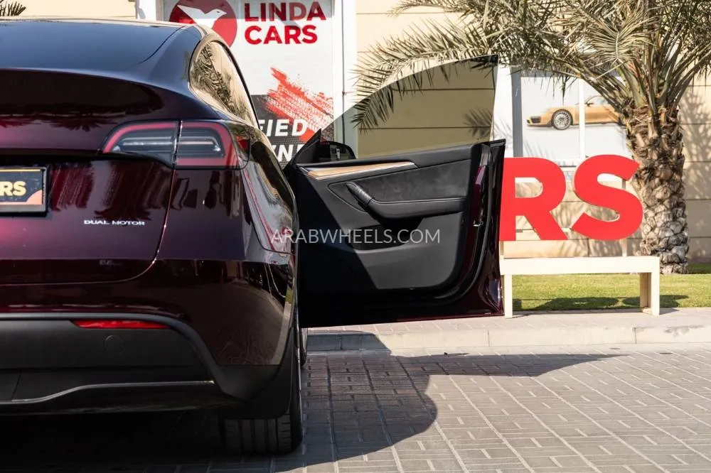 Tesla Model Y 2024 for Sale in Dubai Image-7