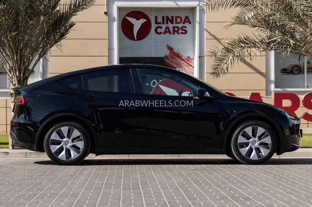 Tesla Model Y 2024 for Sale in Dubai Image-10