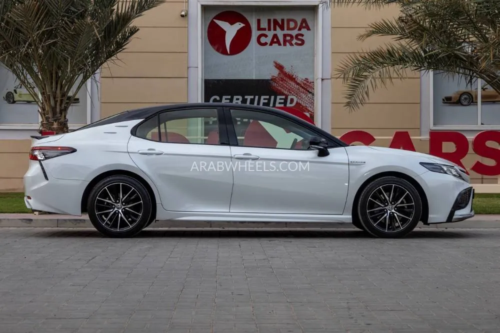 Toyota Camry 2024 for Sale in Dubai Image-10