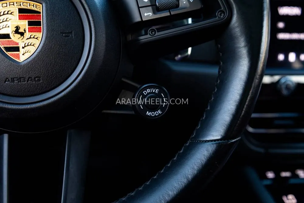 Porsche Macan 2022 for Sale in Dubai Image-18