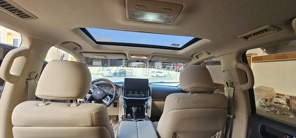 تويوتا لاند كروزر 2014 for Sale in عجمان Image-12
