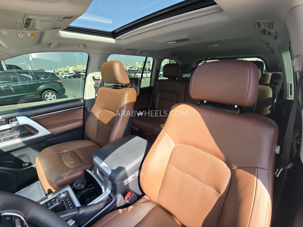 Toyota Land Cruiser 2018 for Sale in Sharjah Image-11