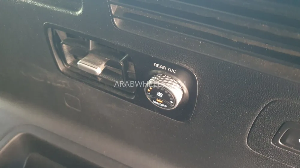 Kia Sorento 2024 for Sale in Sharjah Image-9