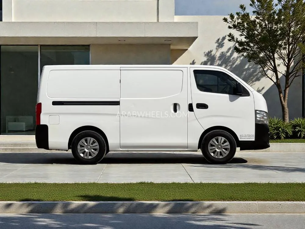 Nissan Urvan 2021 for Sale in Dubai Image-9