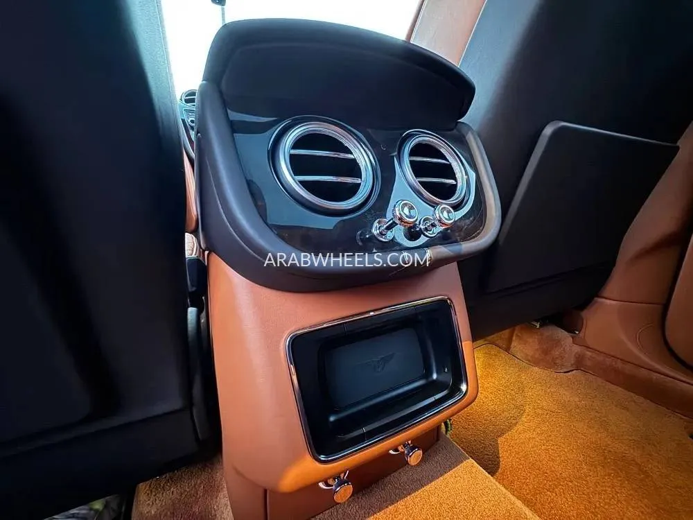 Bentley Bentayga 2018 for Sale in Dubai Image-16