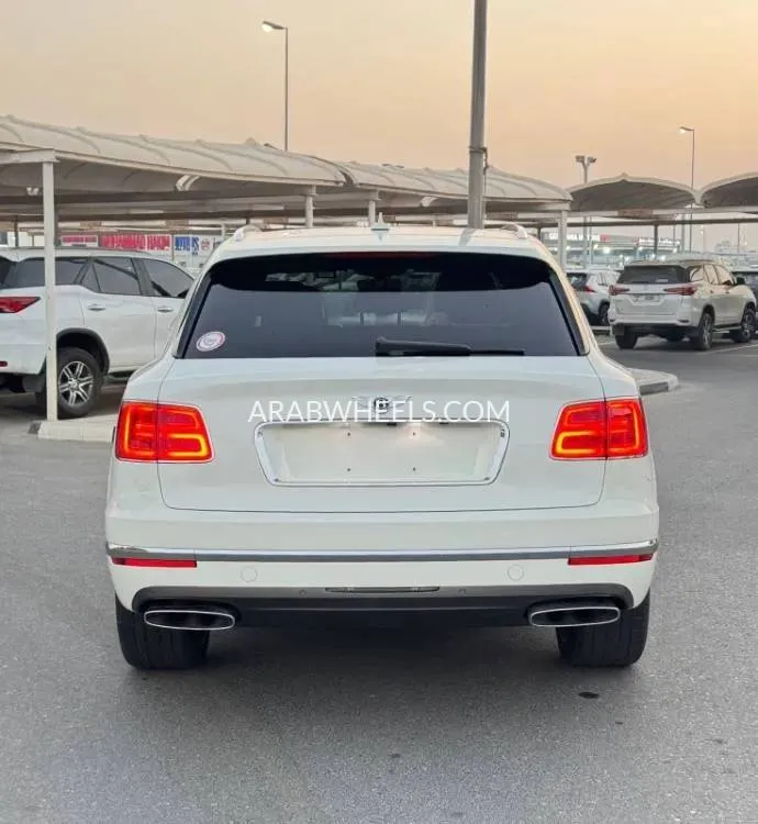 Bentley Bentayga 2018 for Sale in Dubai Image-18
