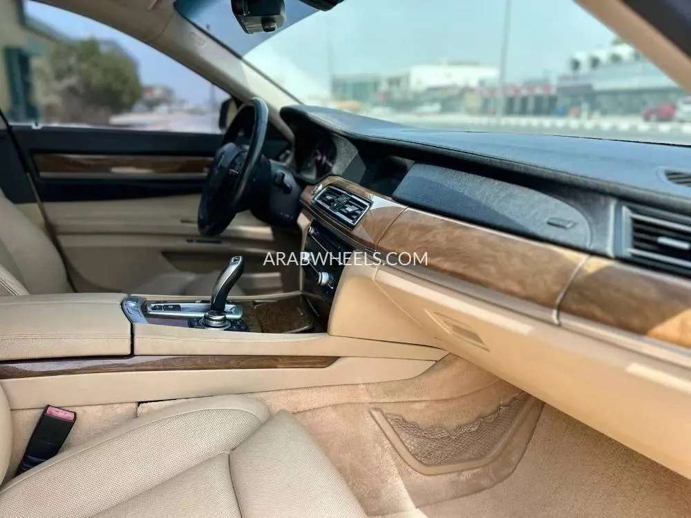 BMW 7 series 2011 for Sale in Ras Al Khaimah Image-3