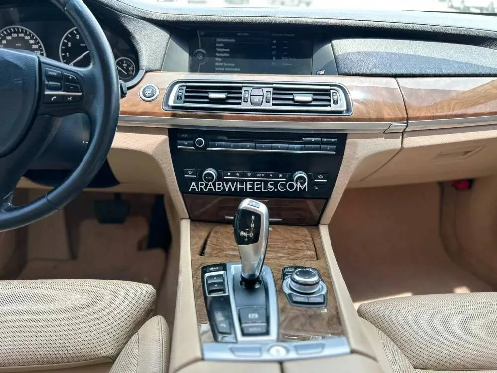 BMW 7 series 2011 for Sale in Ras Al Khaimah Image-18