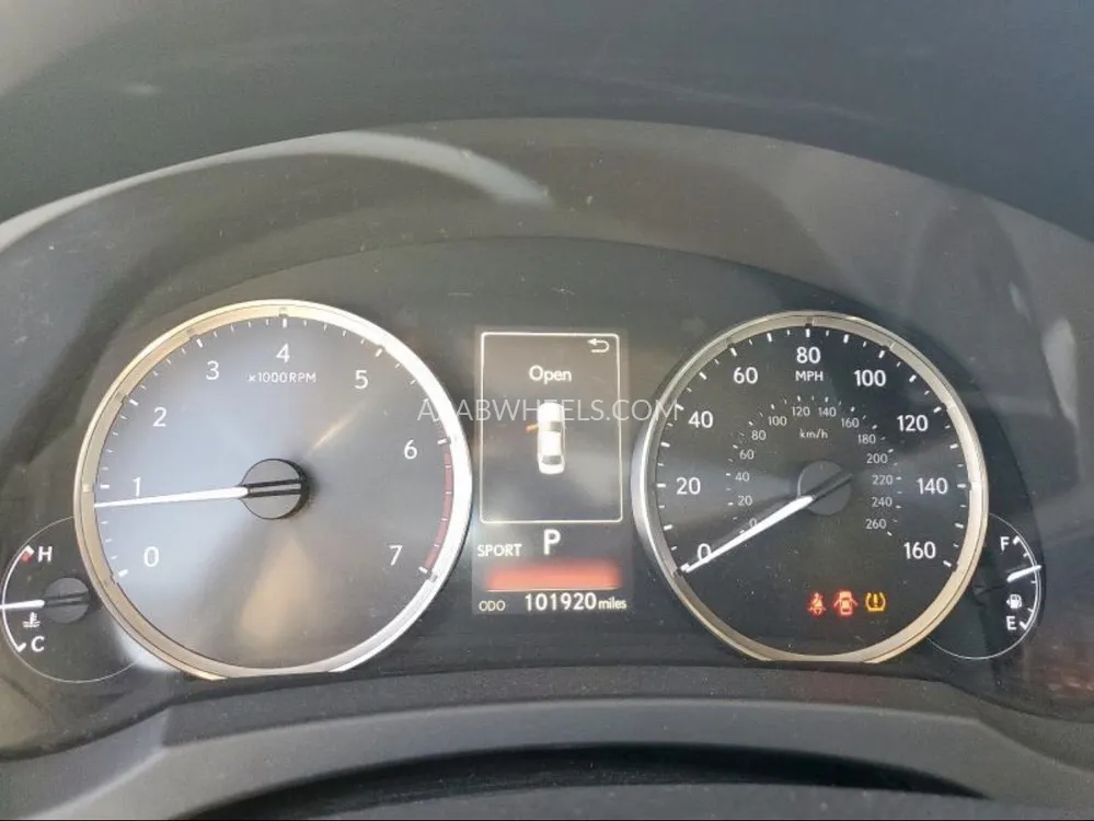 Lexus IS 2019 for Sale in Sharjah Image-9