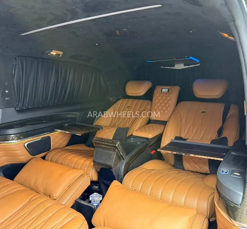 Mercedes Benz V Class 2023 for Sale in Dubai Image-12