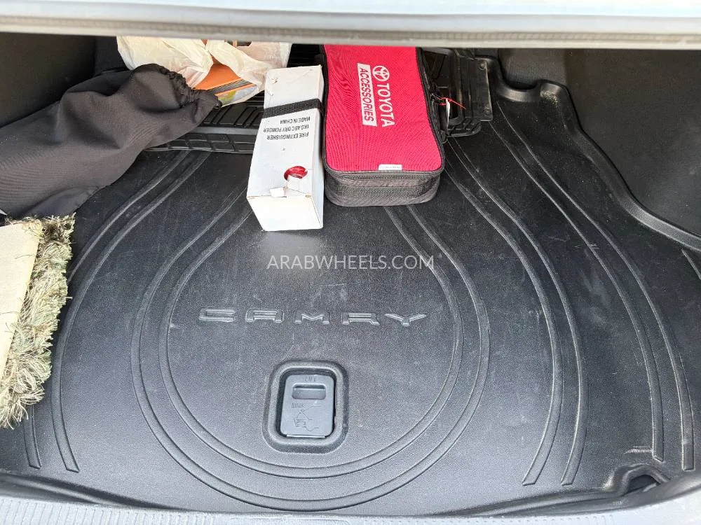 Toyota Camry 2023 for Sale in Dubai Image-9