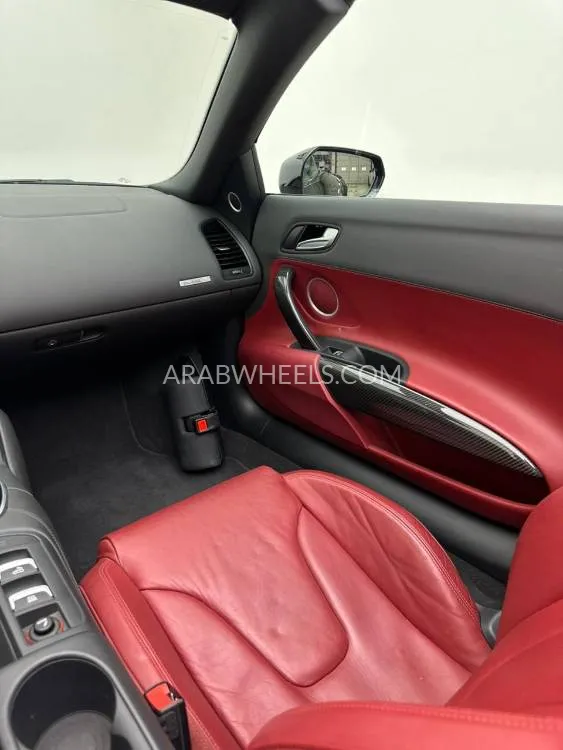Audi R8 Spyder 2014 for Sale in Dubai Image-16