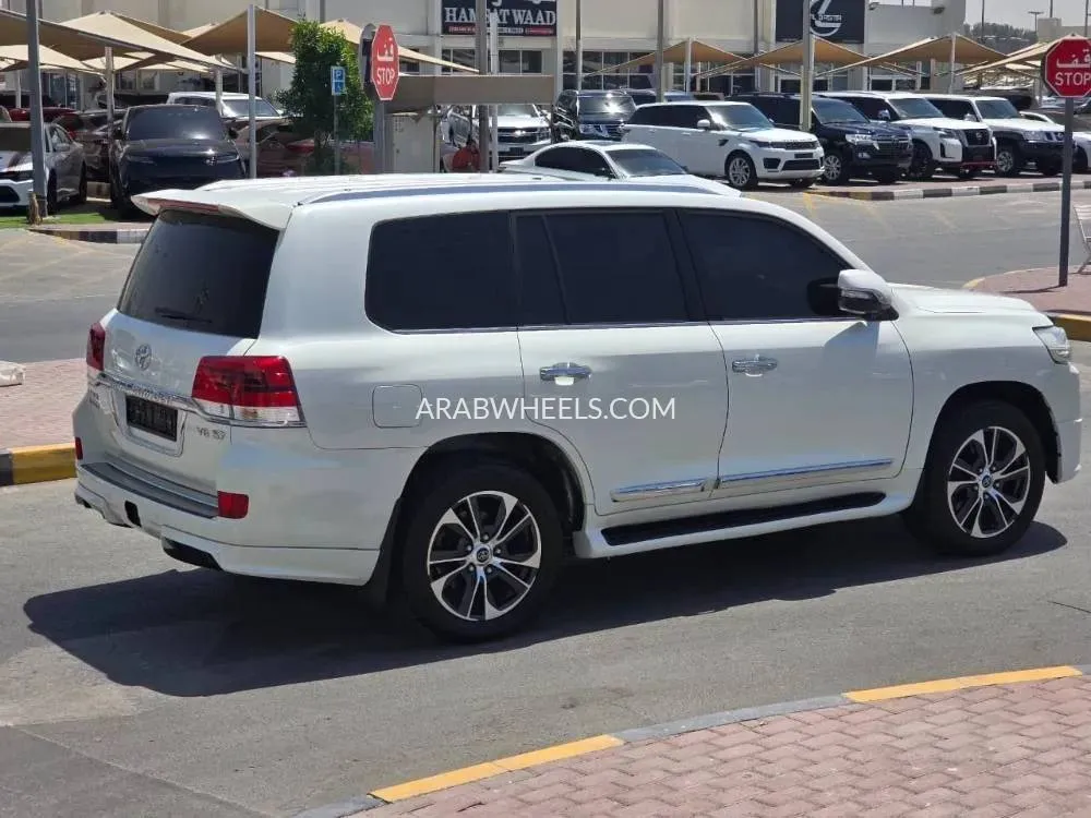 تويوتا لاند كروزر 2020 for Sale in أم القيوين Image-7