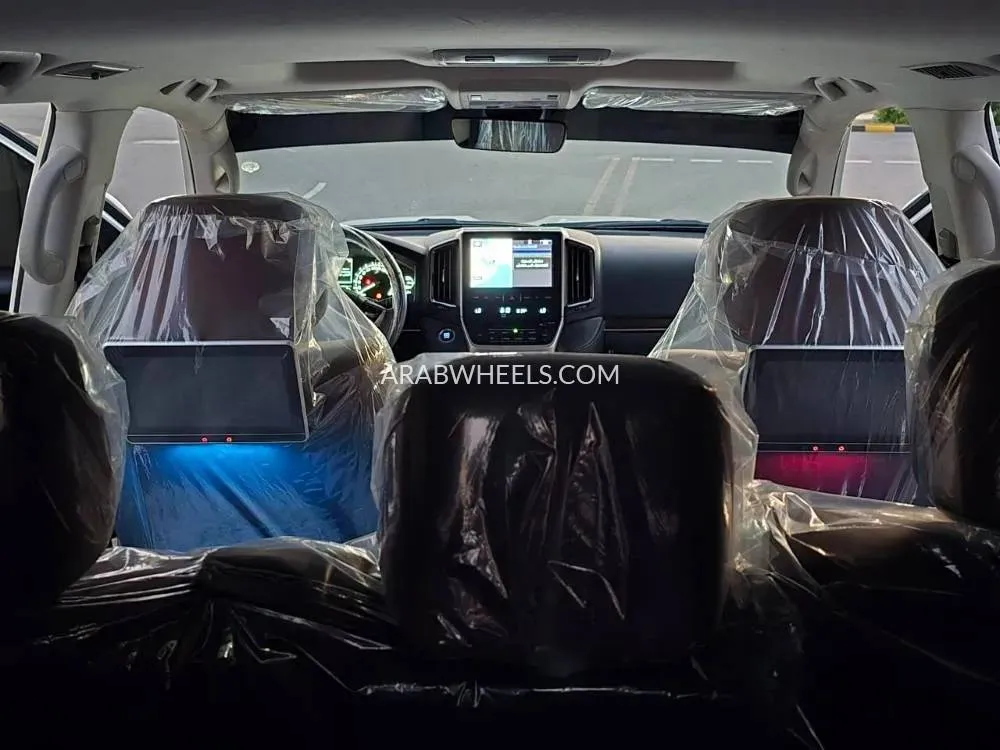 تويوتا لاند كروزر 2020 for Sale in أم القيوين Image-24