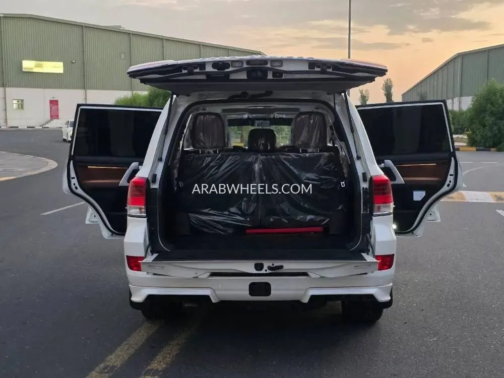 تويوتا لاند كروزر 2020 for Sale in أم القيوين Image-25