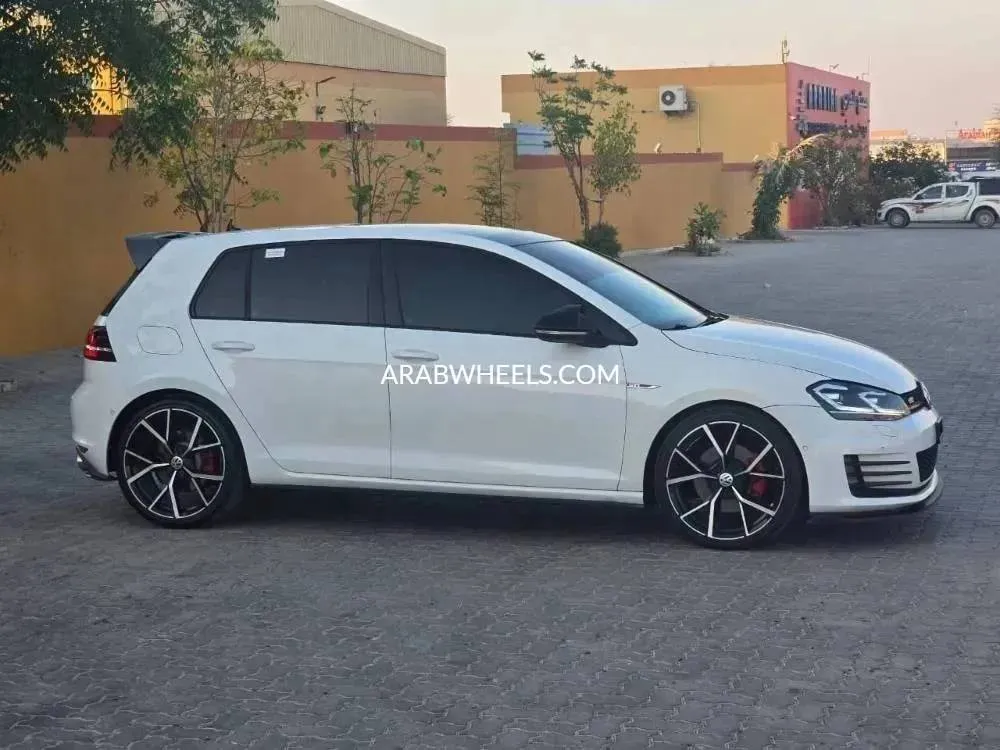  فولكس واجن جولف 2015 for Sale in أم القيوين Image-8