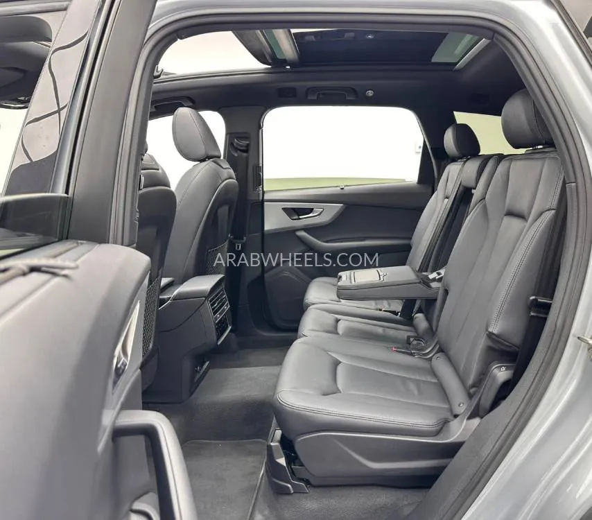 Audi Q7 2023 for Sale in Dubai Image-17