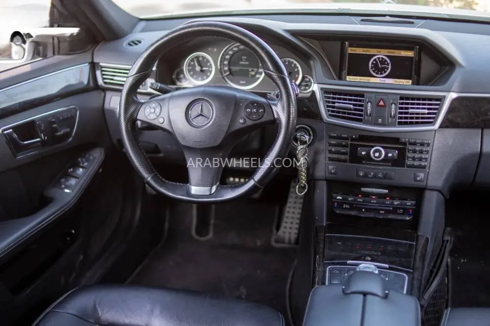 مرسيدس بنز كلاس E 2010 for Sale in عجمان Image-9