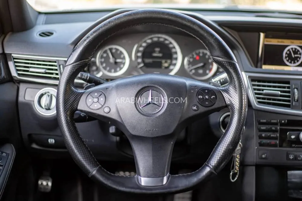 مرسيدس بنز كلاس E 2010 for Sale in عجمان Image-15